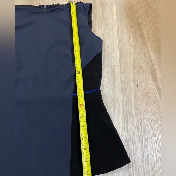 Elie Tahari Blue Women’s Top Size 8 Like New - Picture 7 of 8